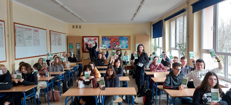 Spotkanie promujące kształcenie na Politechnice Rzeszowskiej - mgr inż. arch. Anna Pomykała i uczniowie szkoły w Lesku