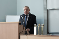 Rada Wydziału-Dziekan Lech Lichołai przemawia do członków Rady Wydziału_fot. A. Surowiec